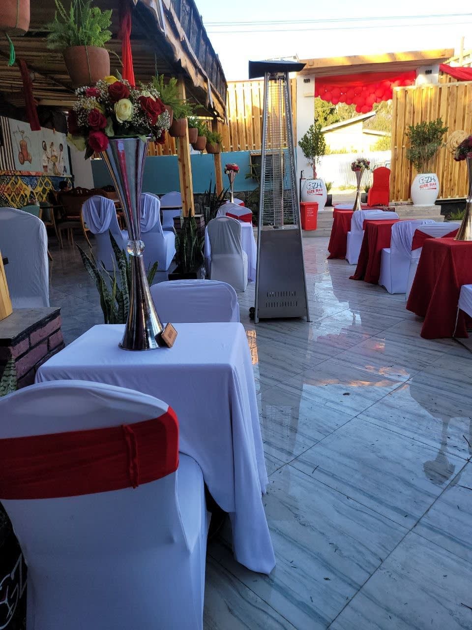 Gize Bar & Restaurant patio dining